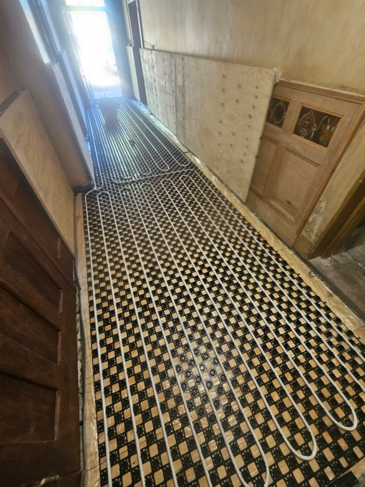 Profix Plus underfloor heating pipework installed in a hallway.